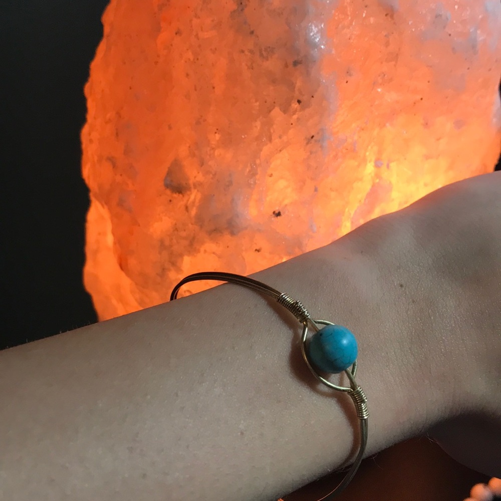 Turquoise stone bracelet with gold wire wrapping. - Picture 4 of 6